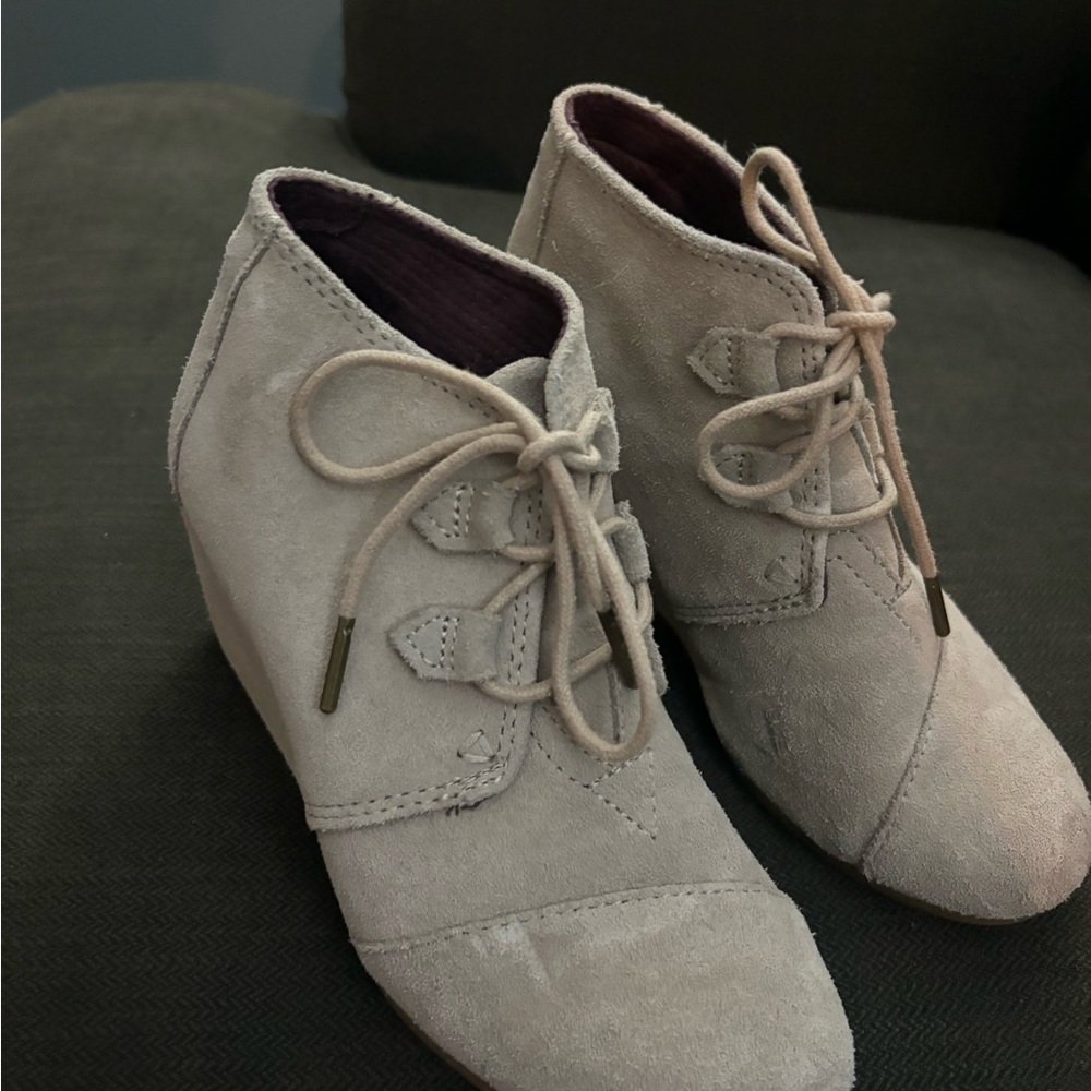 LIKE NEW TOMS booties
